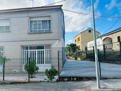 Piso en alquiler en Chantada, Avenida De Monforte, con 3 dormitorios y baño