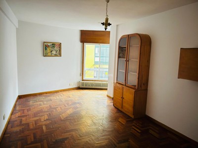 Piso en venta en Chantada, Centro, con 4 dormitorios, 2 baños, plaza de garaje y trastero