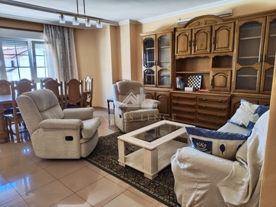 Piso en alquiler en Chantada, Avenida De Monforte, con 4 dormitorios y 2 baños