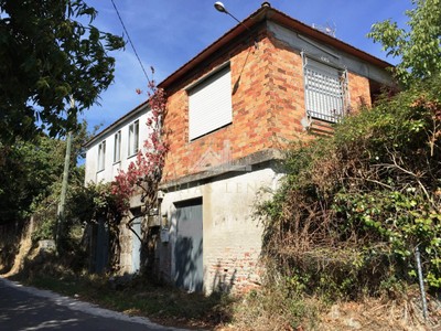 Casa en venta en Chantada, Santa Mariña, con terreno