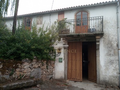 Casa en venta en Taboada, Vilela, con 4 dormitorios, baño y terreno