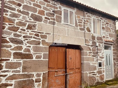 Casa en venta en Chantada, San Xoan De Laxe, con 2 dormitorios, baño y terreno