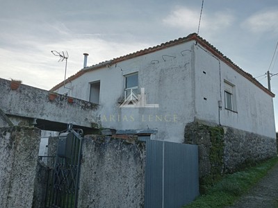 Casa en venta en Chantada, Pedrafita, con 3 dormitorios, baño, trastero y terreno
