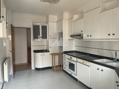 Piso en venta en Chantada, Norte, con 4 dormitorios, baño y trastero