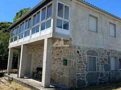 Casa en venta en Chantada, Muradelle, con 6 dormitorios, 2 baños, balcón y terreno