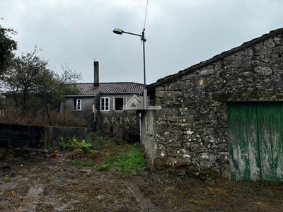 Casa en venta en A Barrela - Carballedo, con terreno