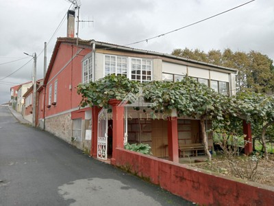 Casa en venta en Chantada, Vista Alegre, con 5 dormitorios, 2 baños, trastero y terreno