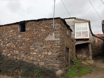 Casa en venta en Saviñao, con terreno