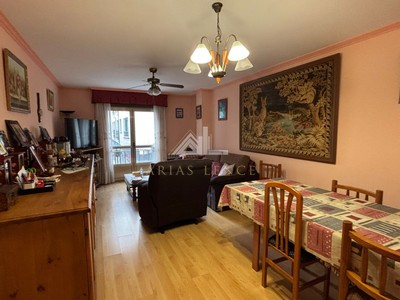 Piso en venta en Chantada, con 3 dormitorios, 2 baños, 2 plazas de garaje y trastero