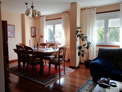Piso en venta en Taboada, Casco Urbano, con 4 dormitorios, 3 baños, plaza de garaje y trastero