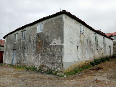 Casa en venta en Monterroso, con 4 dormitorios, baño y trastero