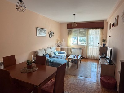 Piso en venta en Chantada, Centro, con 3 dormitorios, 2 baños, trastero y balcón
