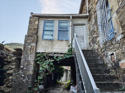 Casa en venta en Chantada, Ribeira Sacra, con terreno