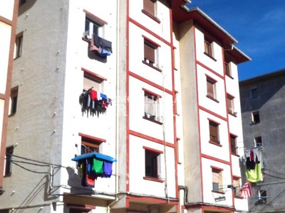 Apartamento en venta en Llodio, con 2 dormitorios, baño y plaza de garaje