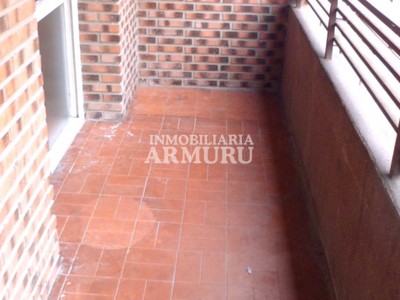 SALIDA A TERRAZA DESDE HABIT. Y COCINA.