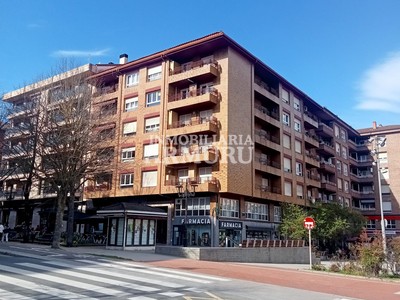 Piso en venta en Amurrio, Elexondo, con 4 dormitorios, 2 baños, trastero y 2 terrazas