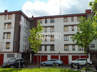 Piso en venta en Amurrio, Plaza Lexarraga, con 3 dormitorios, baño y terraza