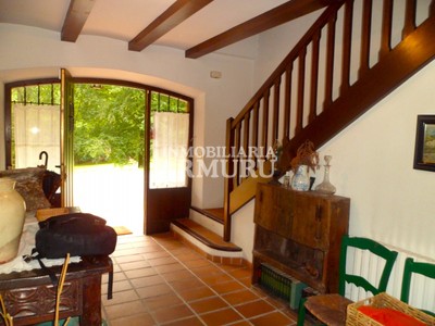 Hall, escaleras al desván