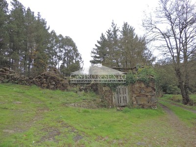 Casa para restaurar en venta en Melide, con terreno