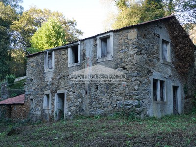 Casa para restaurar en venta en Melide, Muiño Catasol, con terreno