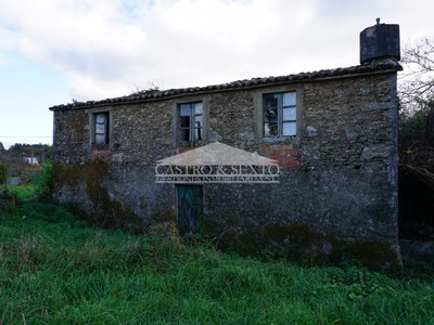 Casa para restaurar en venta en Santiso, Chain, con terreno