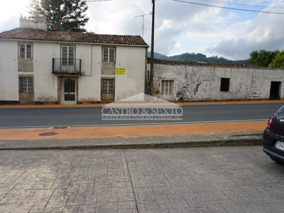 Casa para restaurar en venta en Toques, Pontequemadas, con 4 dormitorios, baño y balcón