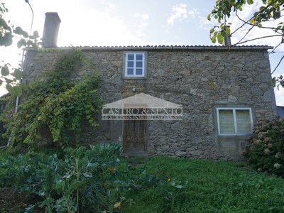 Casa en venta en Melide, con terreno