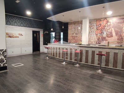 Local-bajo comercial en alquiler en Melide, Centro