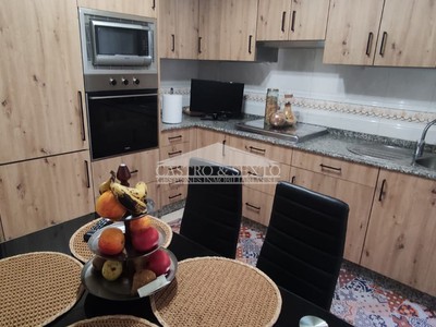 Piso en venta en Melide, Calle Curros Enriquez, con 3 dormitorios, baño, aseo, plaza de garaje y 2 terrazas