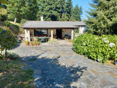 Casa en venta en Arzua, Portodemouros, con 3 dormitorios, baño, aseo y terreno