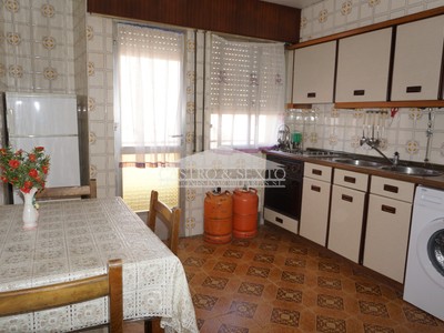 Piso en venta en Melide, Rua Irmandiños, con 4 dormitorios, 2 baños y 2 terrazas