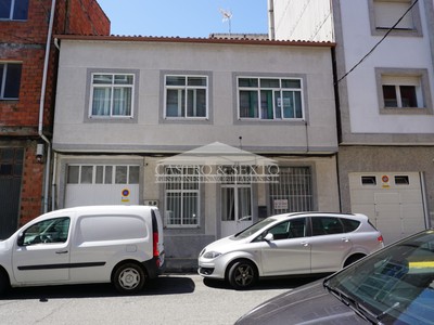 Casa en venta en Melide, C/ Amador Rodriguez, con 5 dormitorios, 2 baños y plaza de garaje