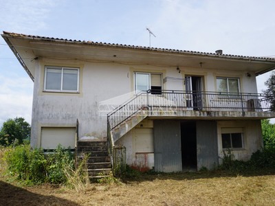 Casa en venta en Sobrado Dos Monxes, con 4 dormitorios, baño y terreno