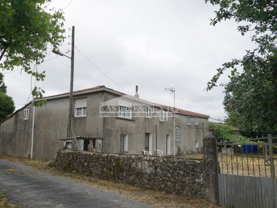 Casa en venta en Palas De Rei, Reposteria- Santo Xusto, con 5 dormitorios, baño, aseo y terreno