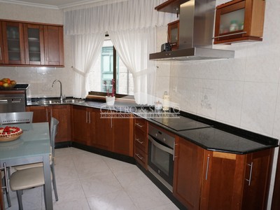 Piso en venta en Melide, Rd Pontevedra, con 3 dormitorios, 3 plazas de garaje y terraza