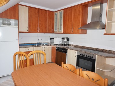 Piso en venta en Melide, Carretera Coruña, con 4 dormitorios, 2 baños y plaza de garaje