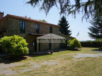 Casa en venta en Toques, con 3 dormitorios, 2 baños, plaza de garaje y terraza