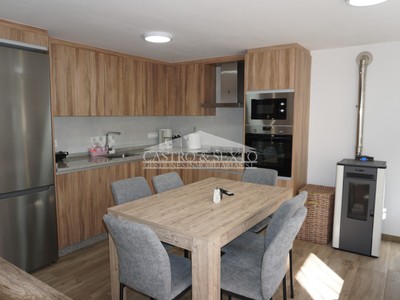 Casa en venta en Santiso, Vimianzo, con 3 dormitorios y baño