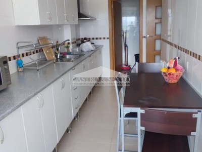Piso en venta en Melide, Centro, con 3 dormitorios y 2 baños
