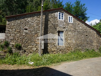 Casa para restaurar en venta en Melide, Ribeiro- Baltar, con terreno