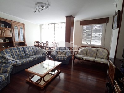 Piso en venta en Melide, Centro, con 4 dormitorios, 2 baños, aseo y trastero