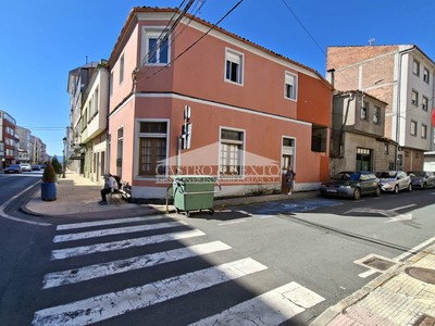 Casa en venta en Melide, Rd Pontevedra, con 4 dormitorios, 2 baños y trastero