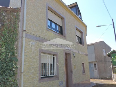Casa en venta en Melide, Santa Maria, con 3 dormitorios, 2 baños y terraza
