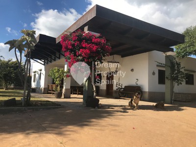 Casa en venta en Sant Jordi De Ses Salines, con 3 dormitorios, 2 baños, 4 plazas de garaje y terreno