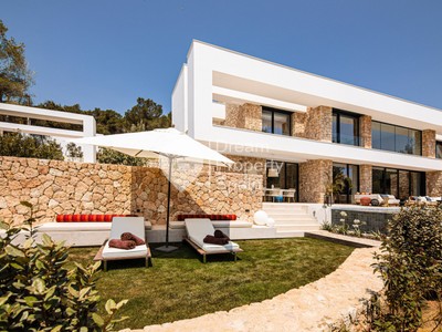 Casa de obra nueva en venta en Roca Llisa, con 4 dormitorios, 5 baños, aseo, plaza de garaje y terreno