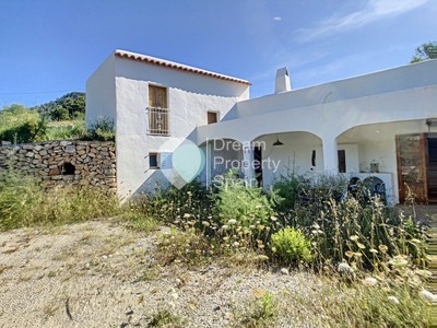 Casa en venta en San Joan De Labritja, San Vicente, con 4 dormitorios, 2 baños, aseo, 2 balcones, terraza y terreno