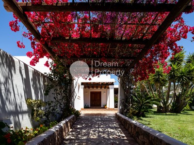 Casa en alquiler en Nuestra Señora De Jesus, con 4 dormitorios, 3 baños, 2 plazas de garaje y terreno