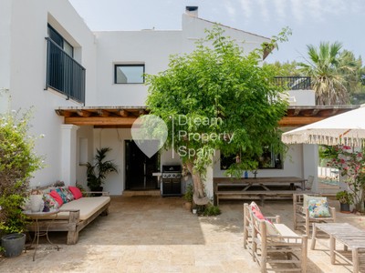 Casa en venta en Santa Eularia Des Riu, Cala Lenya, con 6 dormitorios, 5 baños, aseo, trastero, 400 terrazas y terreno