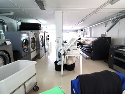 Locales en venta en Ibiza, con baño y plaza de garaje