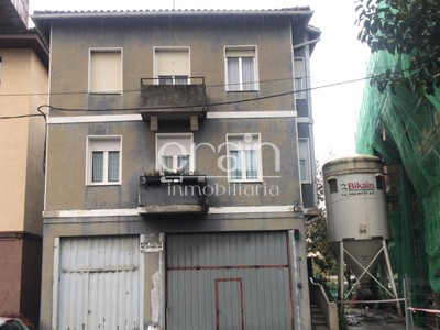 Piso en venta en Larrabetzu, con 2 dormitorios, baño y balcón